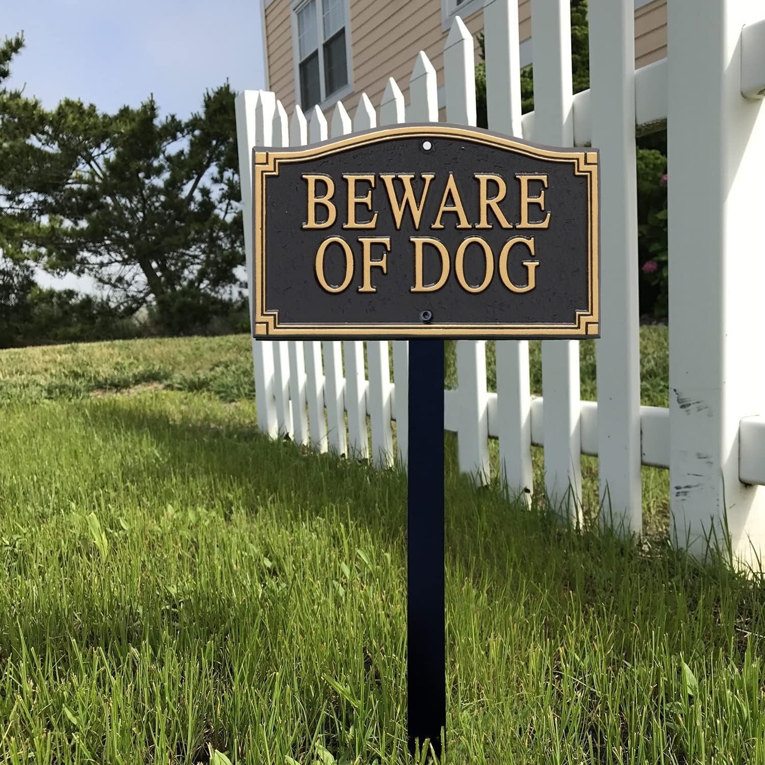 Durable 18" Tall 'Beware of Dog' Plaque - Elegant Yard Sign with Rustproof Stake