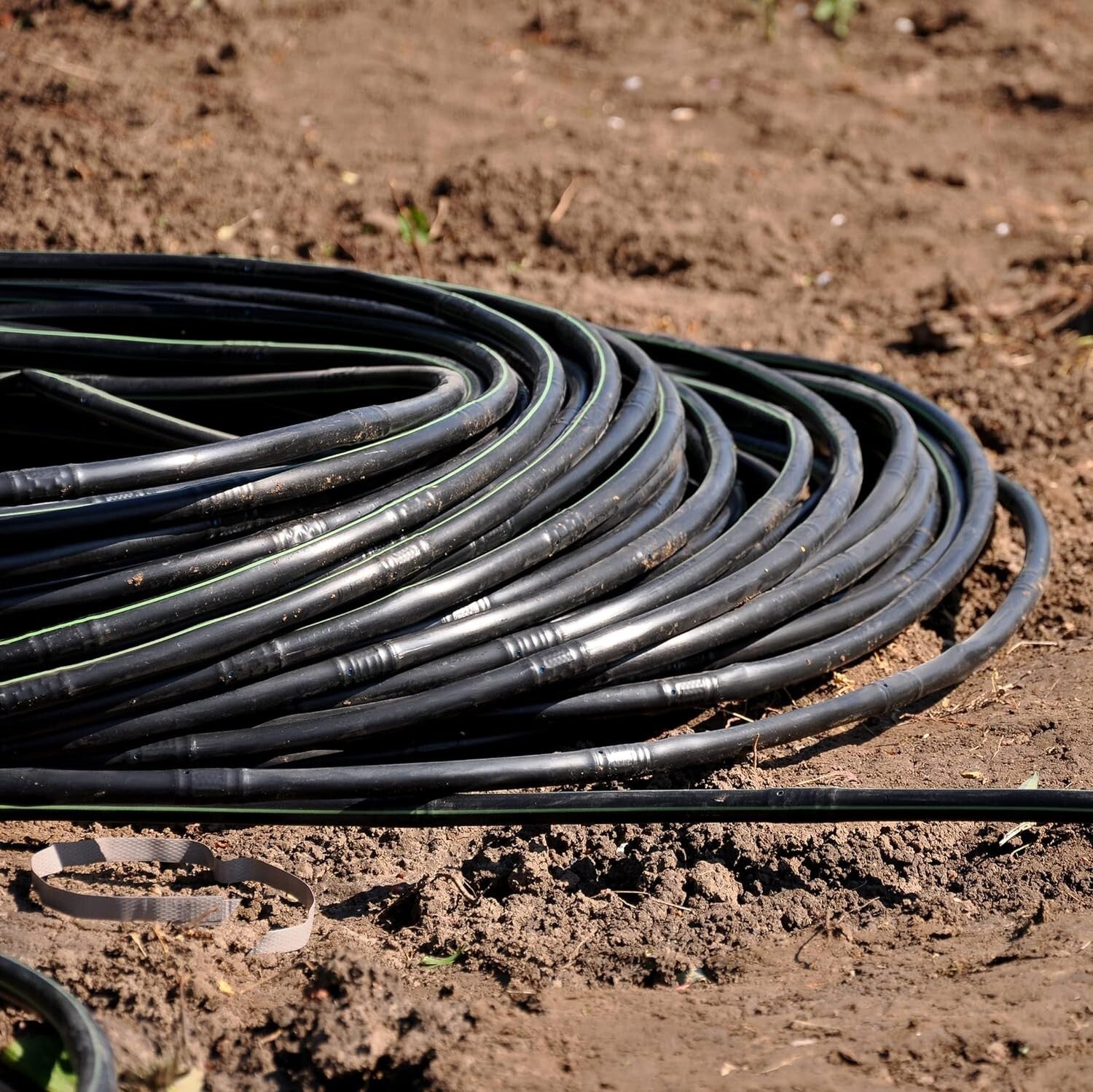 Durable 1/4-Inch Drip Irrigation Line - 500 Feet with Flow Regulated Emitters