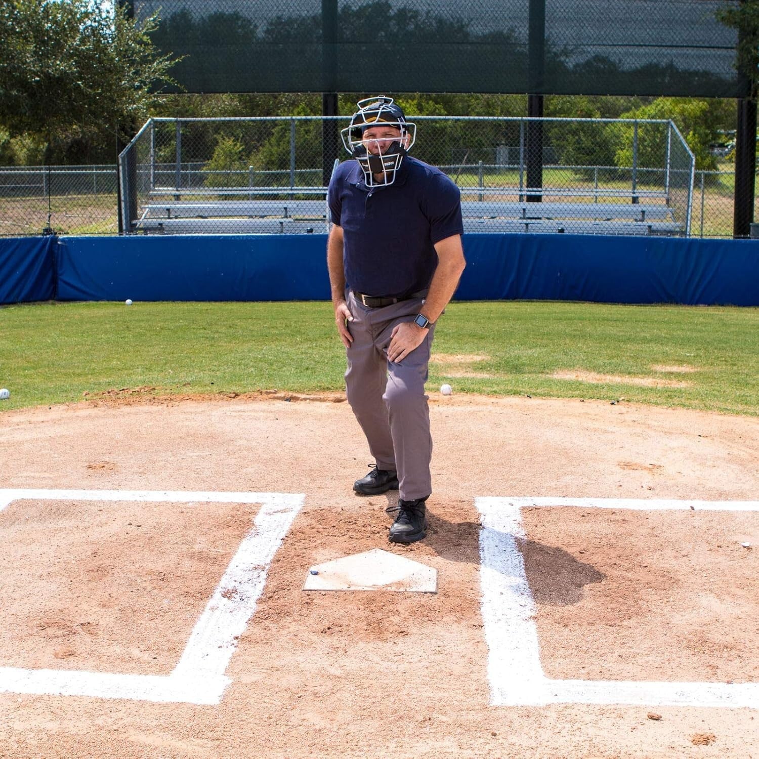 Ergonomic Umpire Shin Pads: Black 16.5” Single Knee Guards for Maximum Comfort